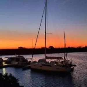 Maison Unique Au Bord De L'eau Sur L'ile De La Marina