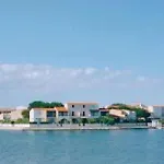 Сasa de vacaciones Maison Unique Au Bord De L'eau Sur L'ile De La Marina