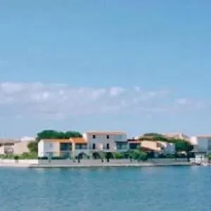 Casa vacanze Maison Unique Au Bord De L'eau Sur L'ile De La Marina